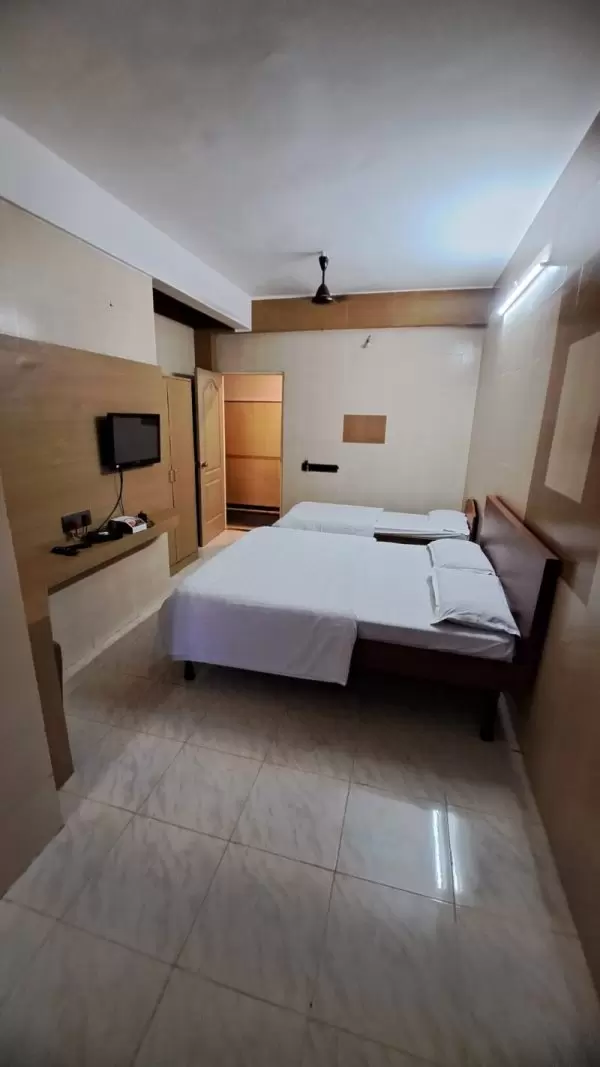 4 bed room with ac