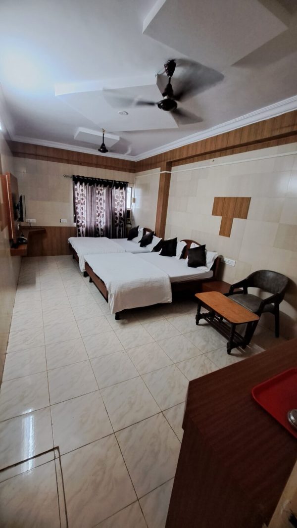 4 bed room with ac