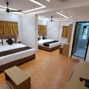 4 bed room with ac