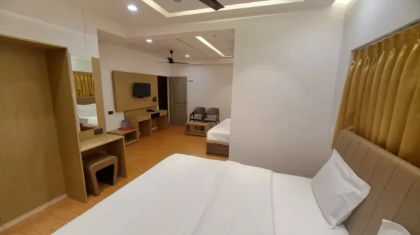 4 bed room with ac