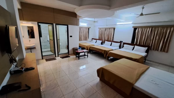 Large Room with 7 Bed