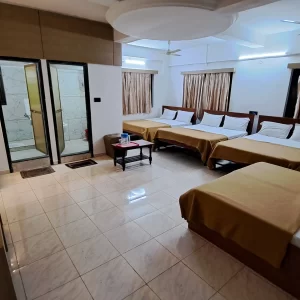 Deluxe 8-Bed Room (Non-A/c)