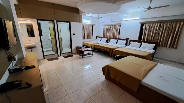 7 Bed Luxury Room